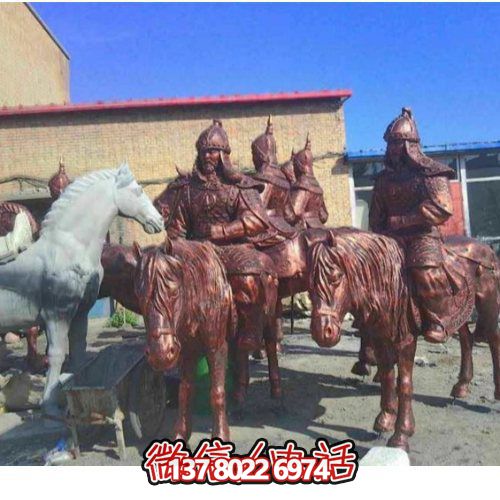 巨型騎士馬銅雕塑，點綴景區(qū)廣場