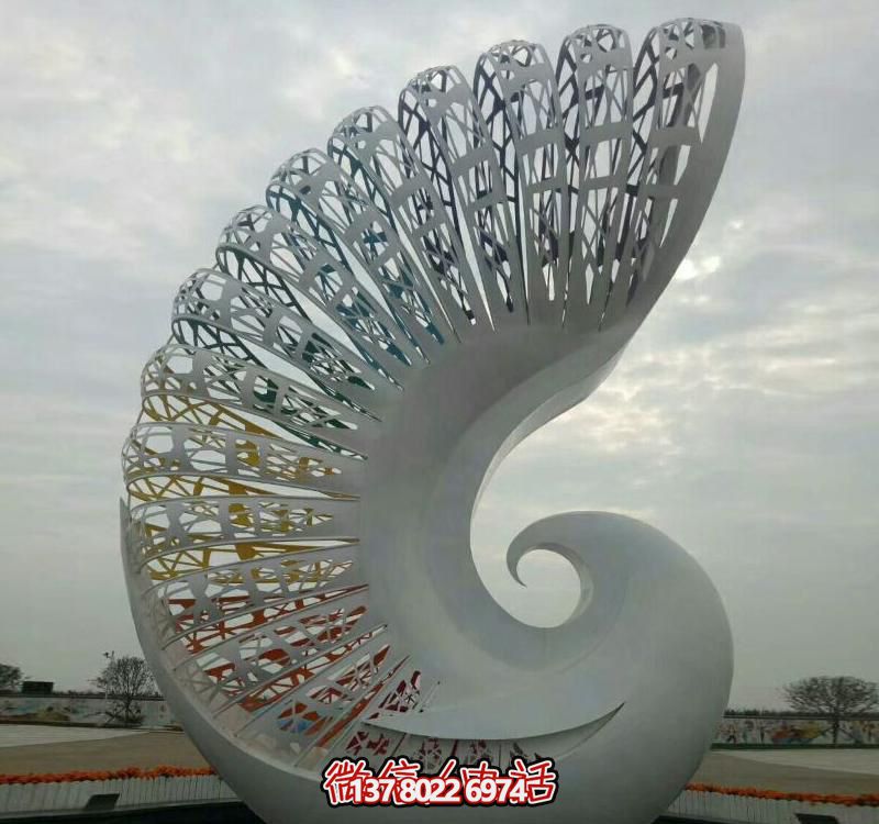 不銹鋼鳳凰雕塑，抽象而鏤空