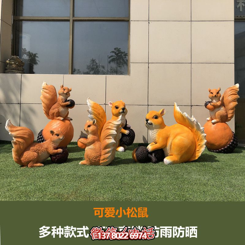 可愛小松鼠雕塑給森林公園、游樂園帶來美好時光