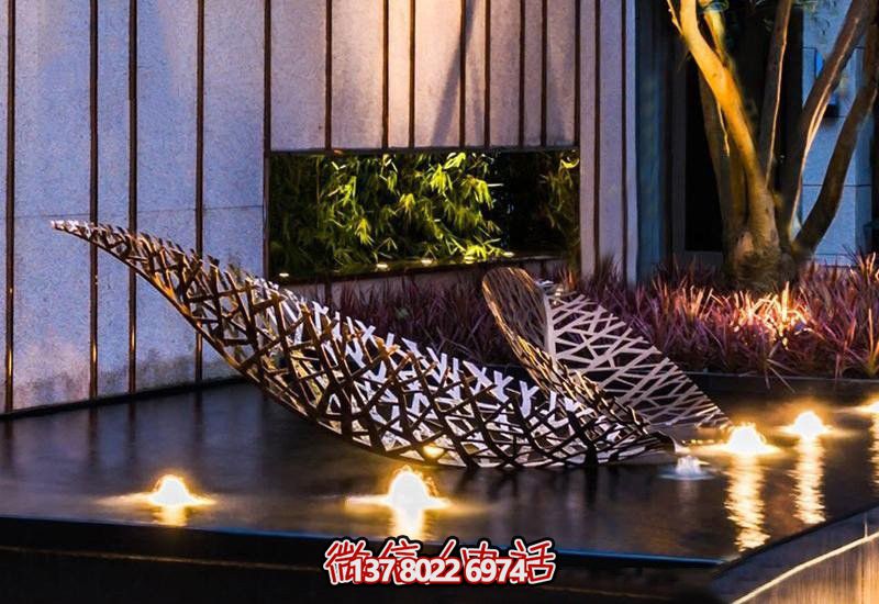 不銹鋼樹葉鏤空雕塑，給戶外和酒店環(huán)境帶來(lái)優(yōu)雅氣息