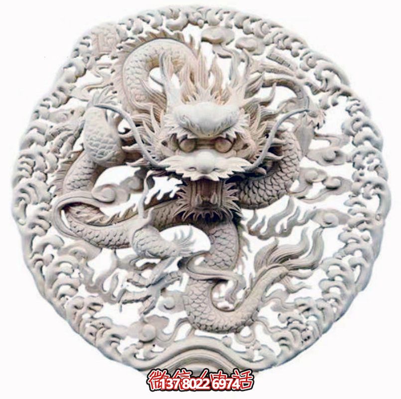 精美龍紋浮雕裝飾大門，點綴祠堂大門口