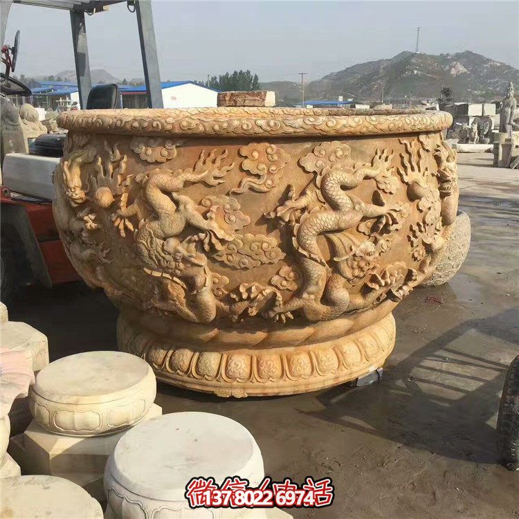 傳統(tǒng)水缸，絢麗多彩的雙龍戲紋