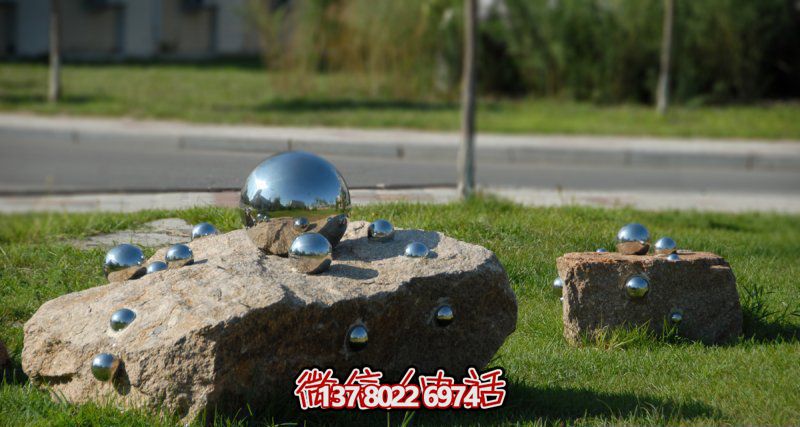 雕塑般的不銹鋼球體，帶給您不一樣的公園創意