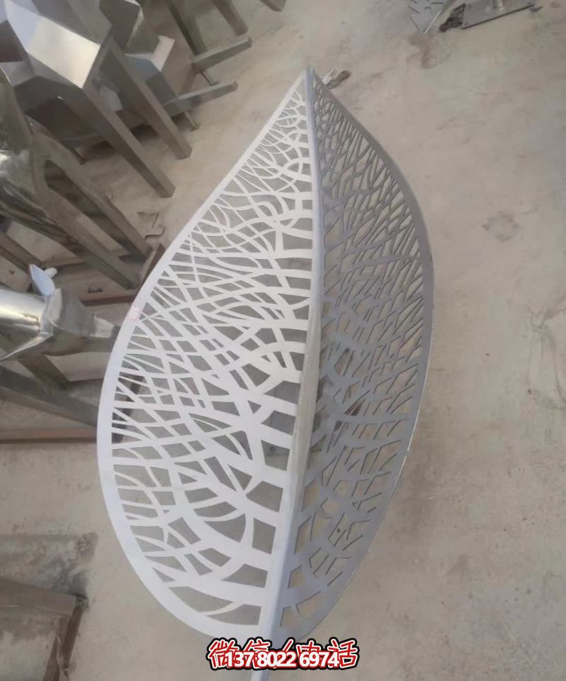 不銹鋼樹葉雕塑，給醫院藝術造型帶來絢麗美觀