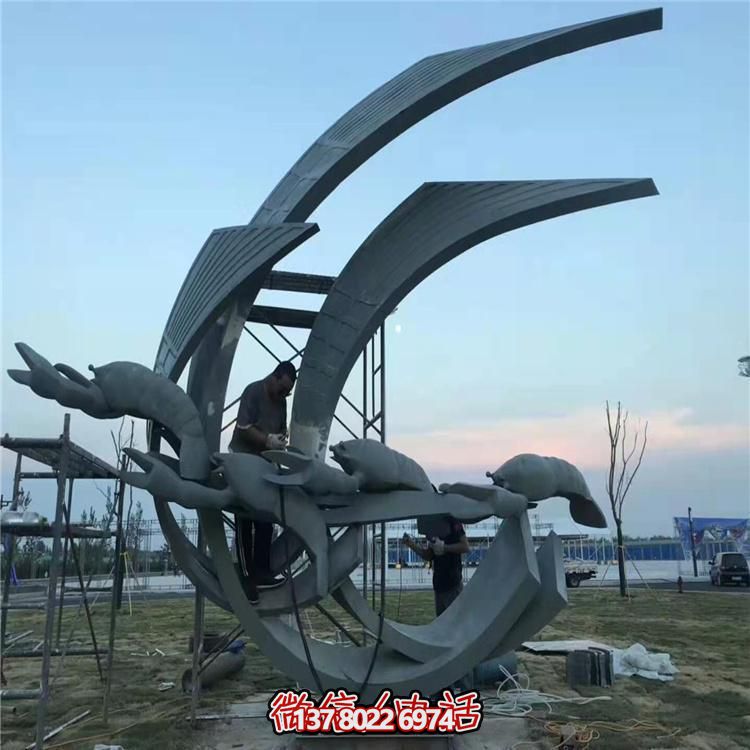 不銹鋼創(chuàng)意景觀雕塑，點(diǎn)亮綠色戶外廣場(chǎng)園林