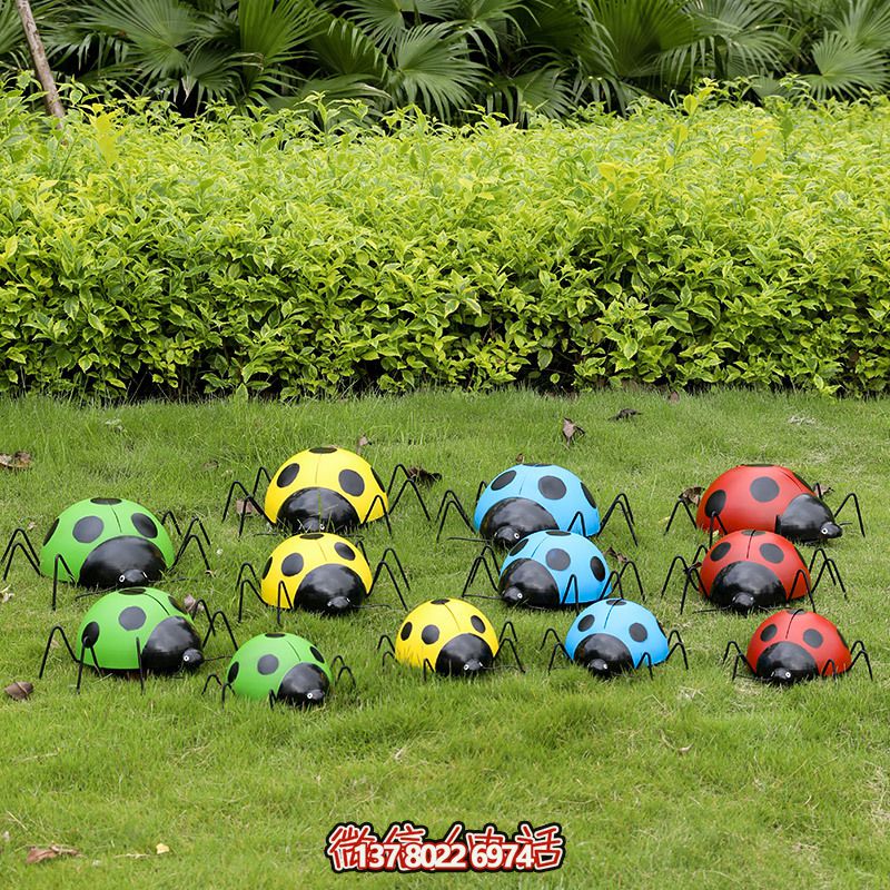 公園里擺放的行走的玻璃鋼彩繪瓢蟲雕塑 公園里擺放的行走的玻璃鋼彩繪瓢蟲雕塑