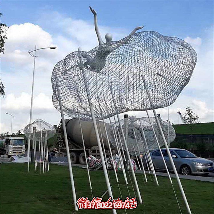 廣場(chǎng)大型不銹鋼鏤空網(wǎng)格祥云擺件