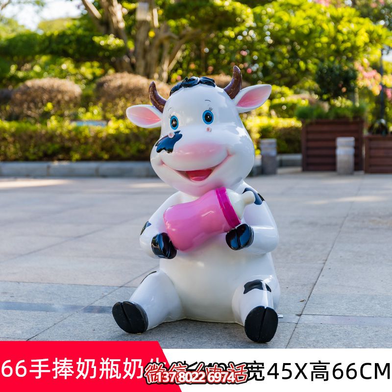 景區(qū)一只抱著奶瓶的玻璃鋼牛雕塑 景區(qū)一只抱著奶瓶的玻璃鋼牛雕塑